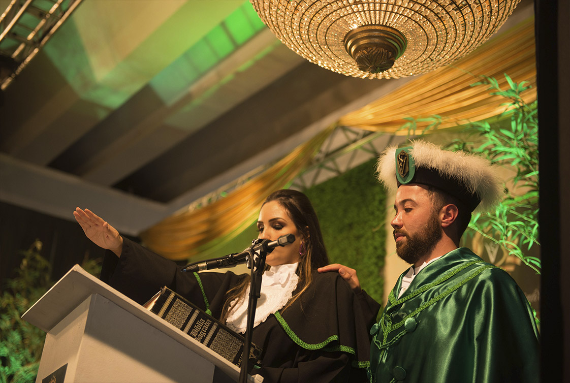 alunos fazendo o juramento, lcl eventos